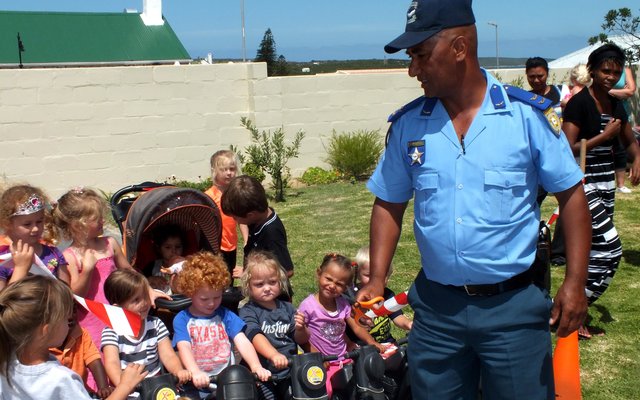 â€œNou moet julle mooi na my luister voordat julle wegspring!â€ - Tony Blakenberg
